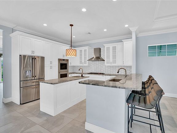 3rd image of 9205 Spring Time Dr