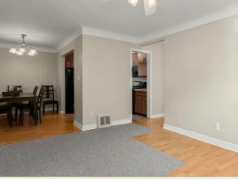 15587 Russell Ave — Photo 5