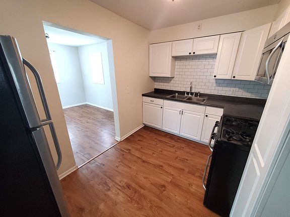 3rd image of 217 Renrose Ave