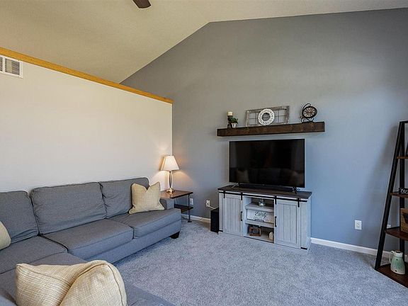 5th image of 15 Pinehurst Ct