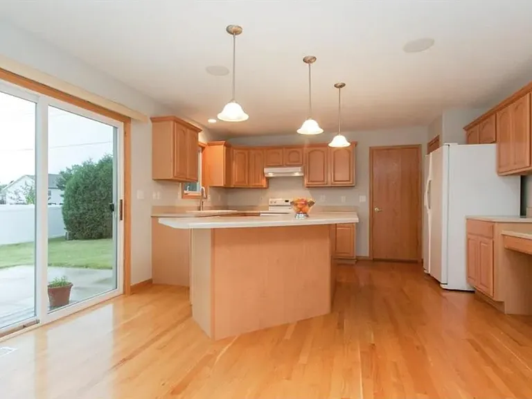 7329 Walden Rd NE — Photo 7