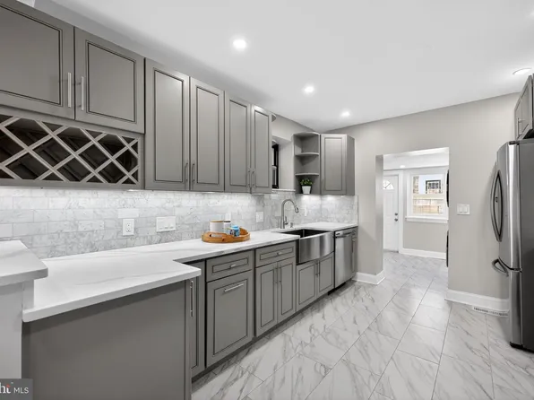 2303 Saint Albans St, Philadelphia, PA 19146