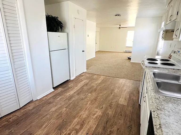 1014 E Balview Ave — Photo 3