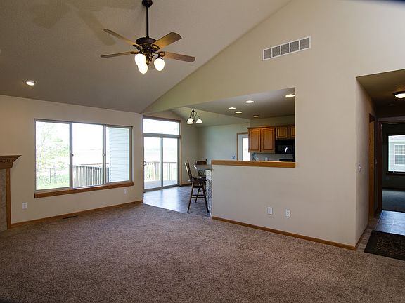 2nd image of 660 Strathmoor Dr