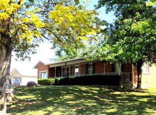 1606 Saunders Ave, Carmi, IL 62821