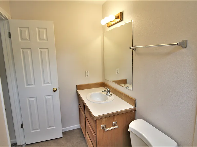 2141 S Stephen Ave #202 — Photo 7