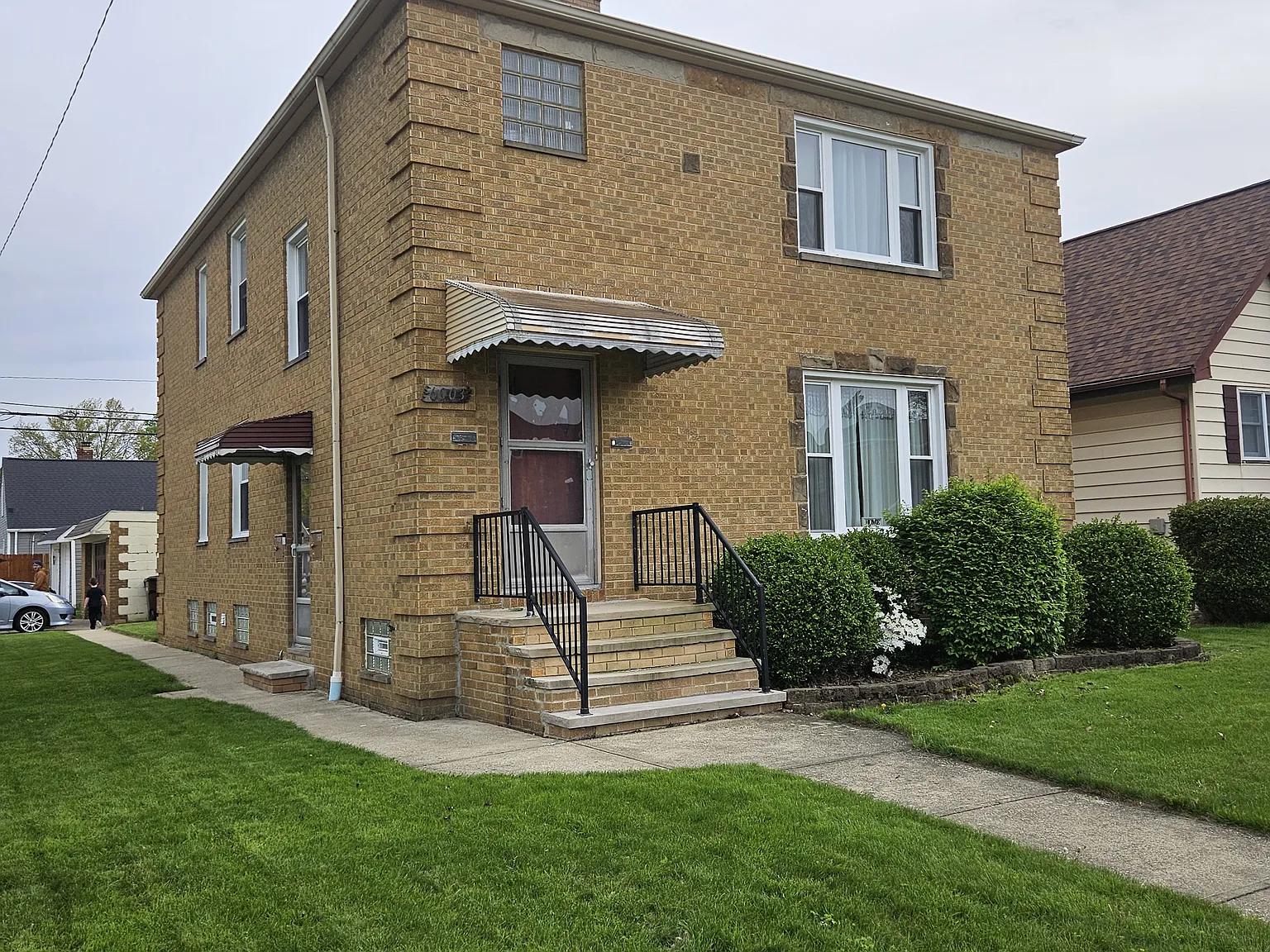 3 bed, 1100 sqft, $1,300 — Photo 1