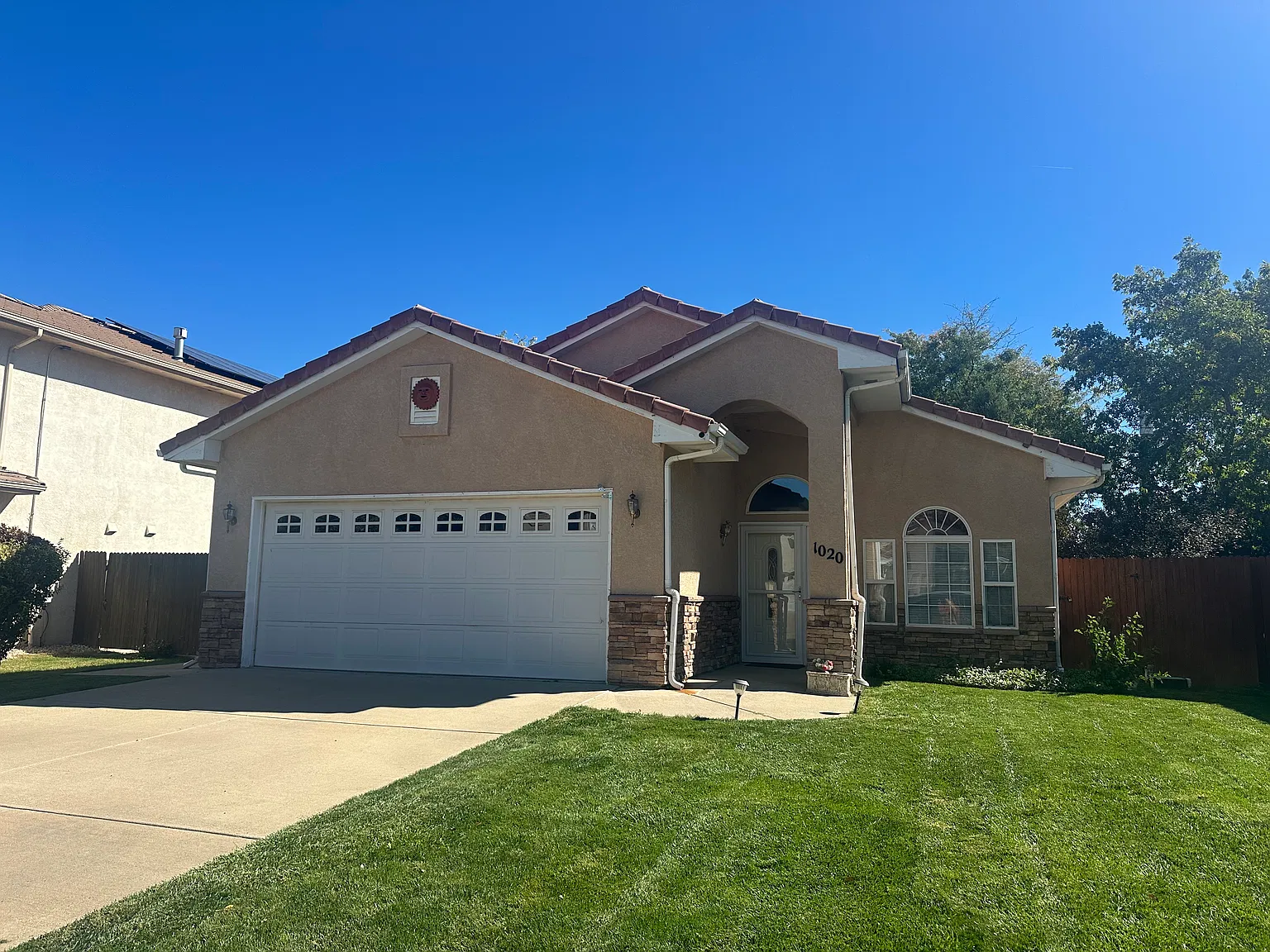 3 bed, 1359 sqft, $2,050 — Photo 1