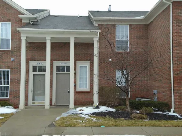 51677 Hale Ln, Chesterfield, MI 48051