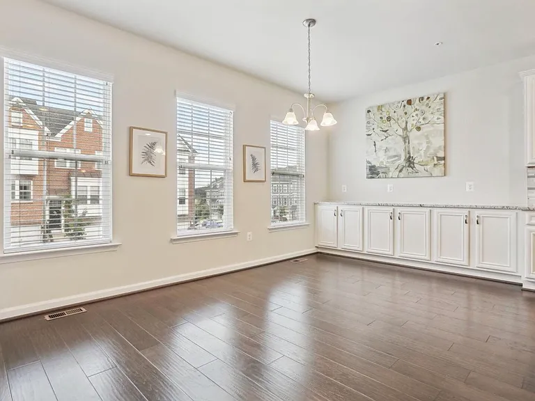 8329 Meadowood Dr — Photo 10