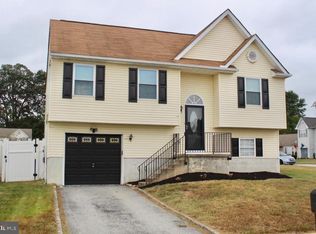 32 Karlstad Rd, New Castle, DE 19720