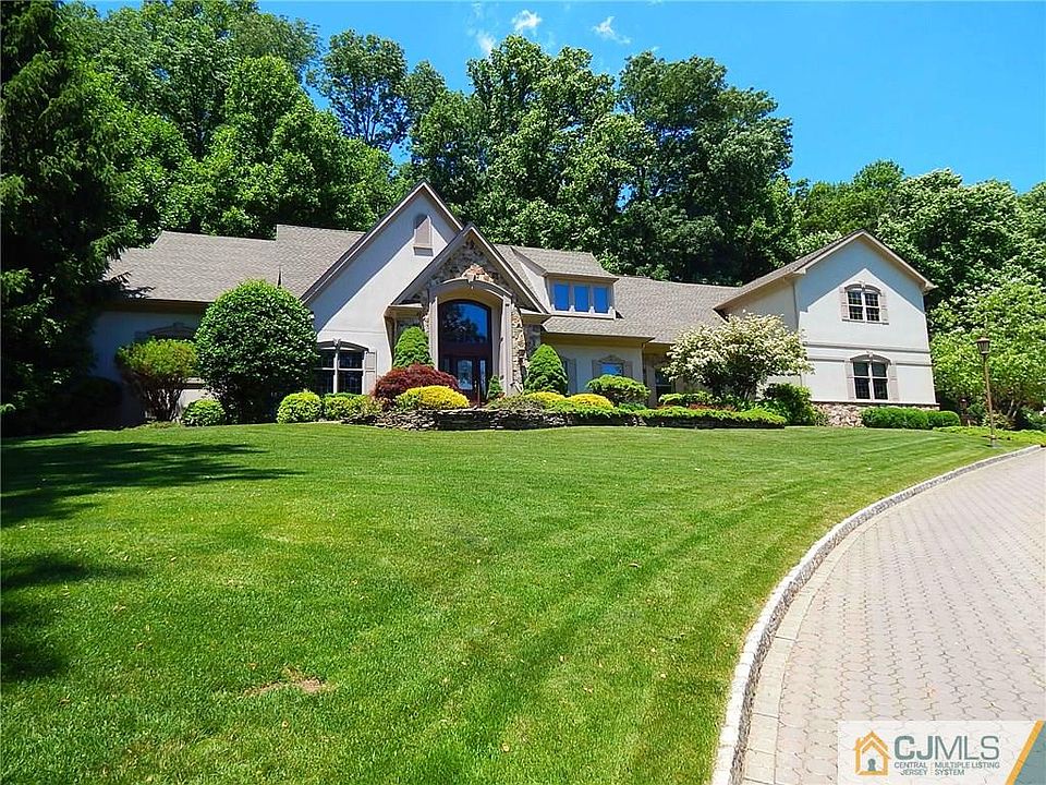 2nd image of 7 Cotswold Ln
