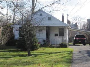 30 8th St, New Hyde Park, NY 11040