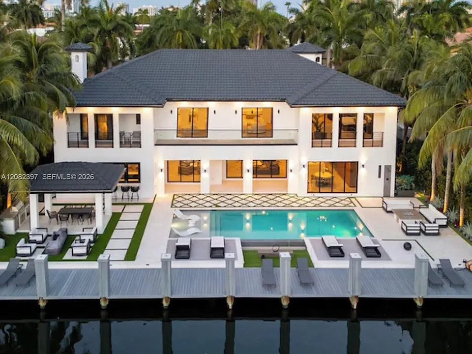 131 Royal Palm Dr