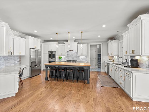 5th image of 32 Blanket Meadow Road