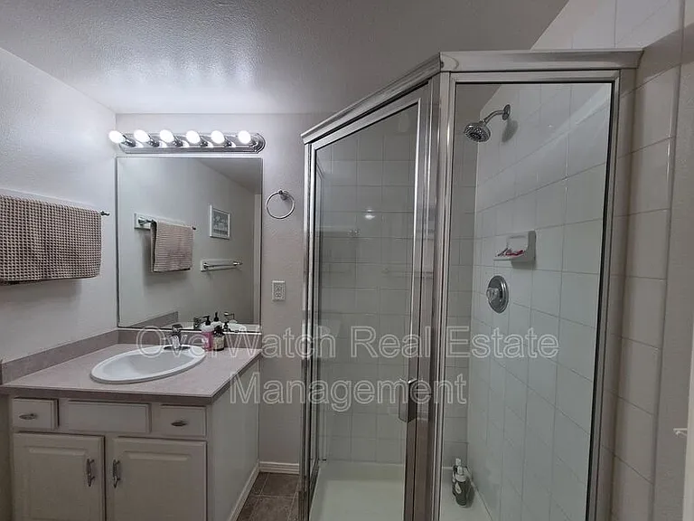 3926 Lakehurst Cir #1 — Photo 11