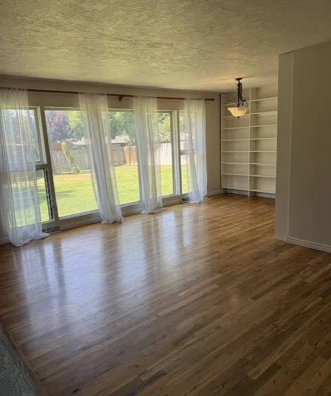 6015 W Chestnut Dr — Photo 1