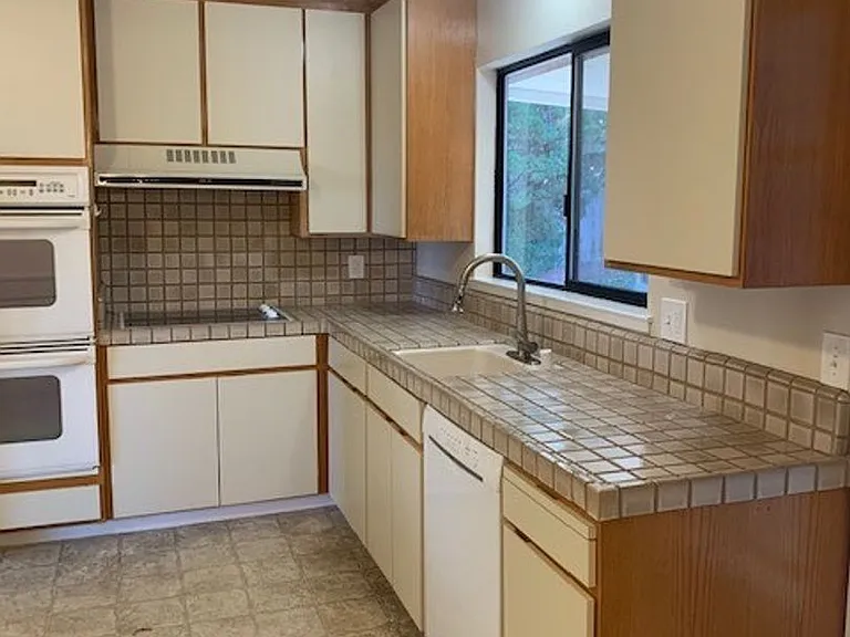 1120 Eden Bower Ln — Photo 7
