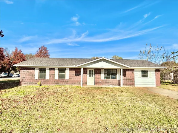 1103 E Kaniatobe Ln, Stigler, OK 74462