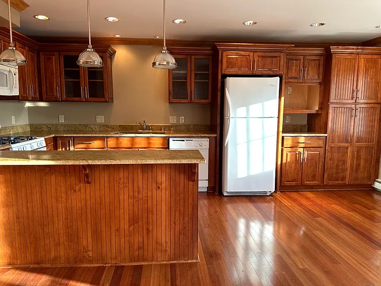 800 E Henry Clay St #302 — Photo 4