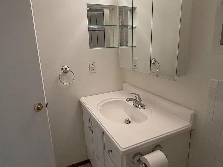 120 Cross Keys Rd #E — Photo 8