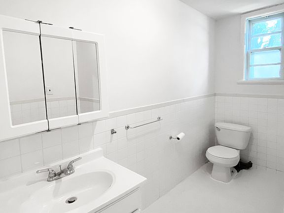 5th image of 433 Metropolitan Ave APT 2