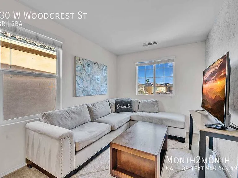 630 W Woodcrest St — Photo 8