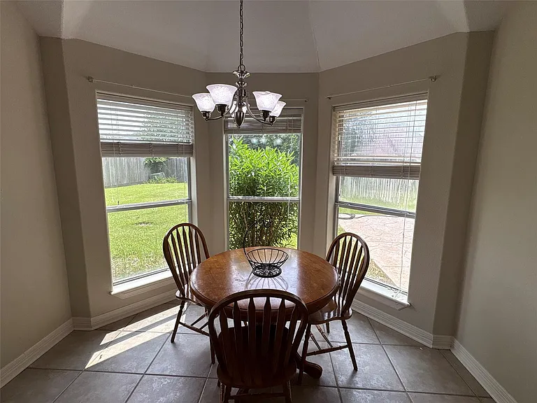 308 Williamsburg Ave — Photo 13