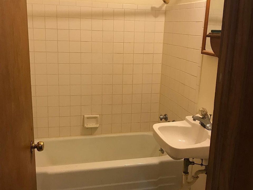 1st image of 3338 S Whitnall Ave APT 2
