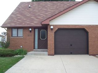 211 Fairview Dr, Manhattan, IL 60442