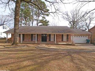 31 Crownpoint Rd, Little Rock, AR 72227