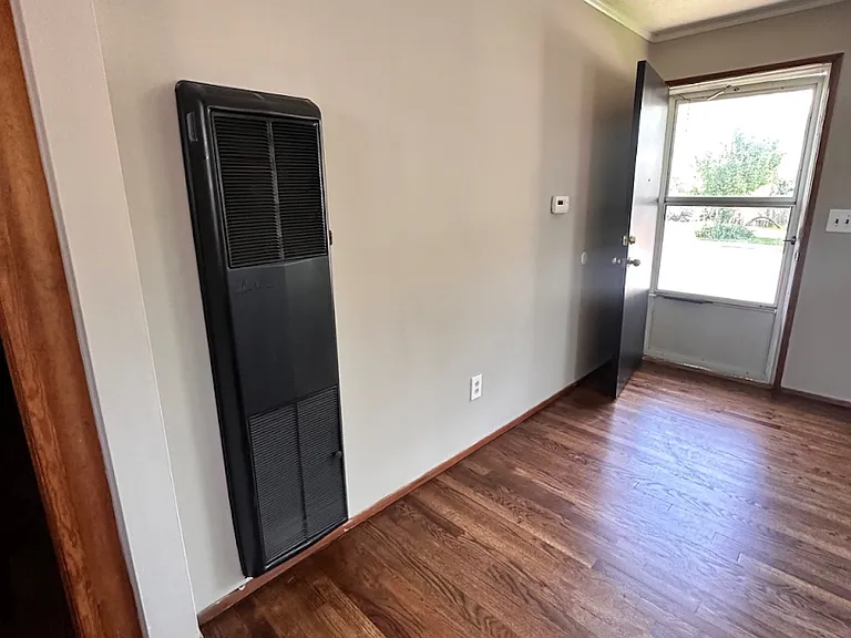 2102 Carlton Dr — Photo 2