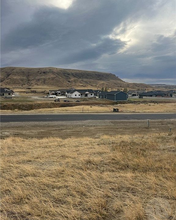 2nd image of 6 Sanctuary Canyon Rd