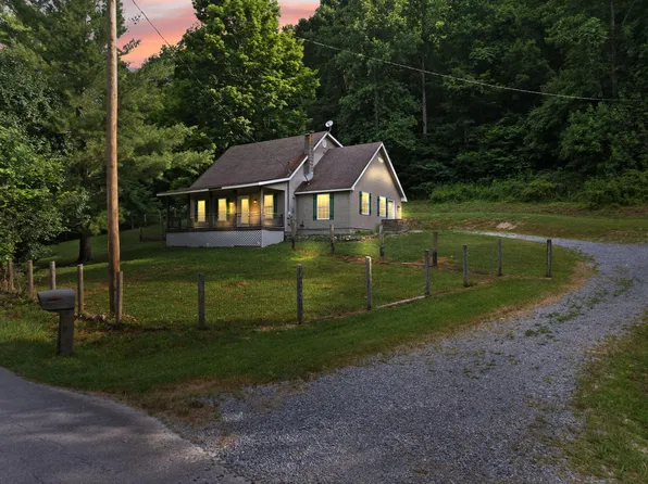 9555 Forkland Rd, Junction City, KY 40440