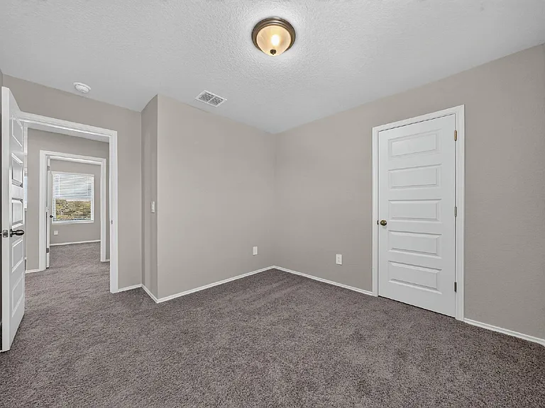 579 Jennifer Way — Photo 19