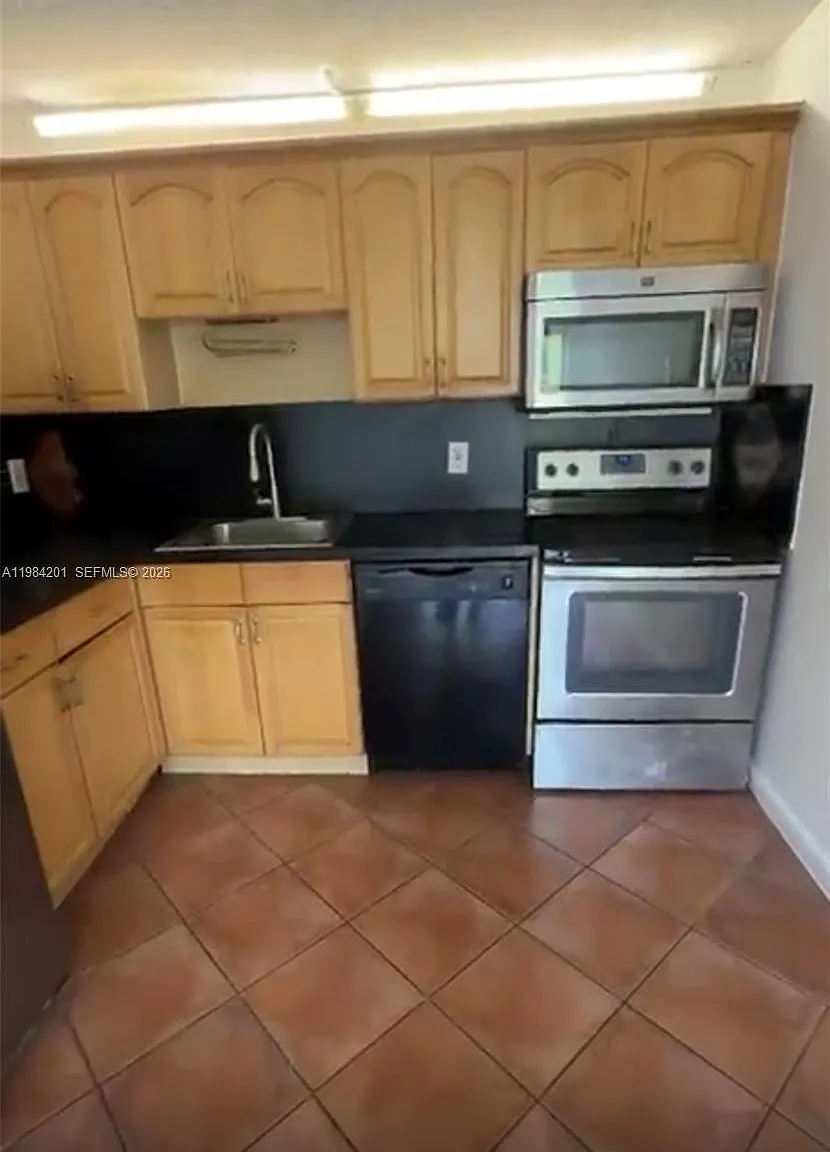North Bay Villas Condo — Photo 4