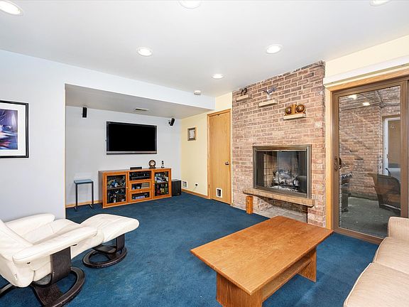 2nd image of 1943 N Hudson Ave Unit C
