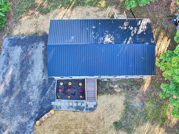 3rd image of 3879 Big Island Hwy