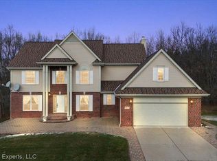 8822 Newport Dr, White Lake, MI