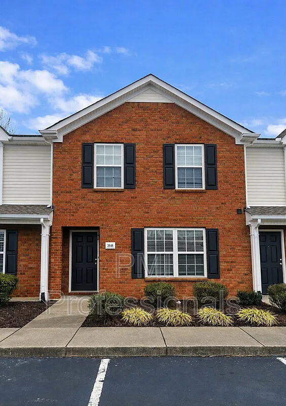 3 bed, 2.5 bath, 1360 sqft, $1,699 — Photo 1