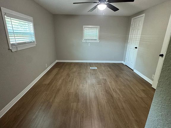 5th image of 608 River Village Dr