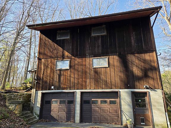 3rd image of 2 Fox Ridge Rd