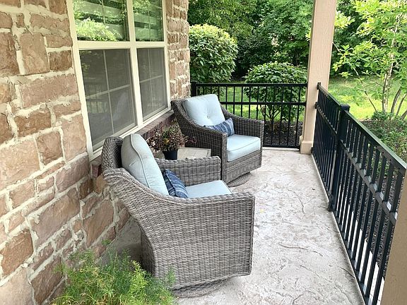 3rd image of 8401 Park Place Cir