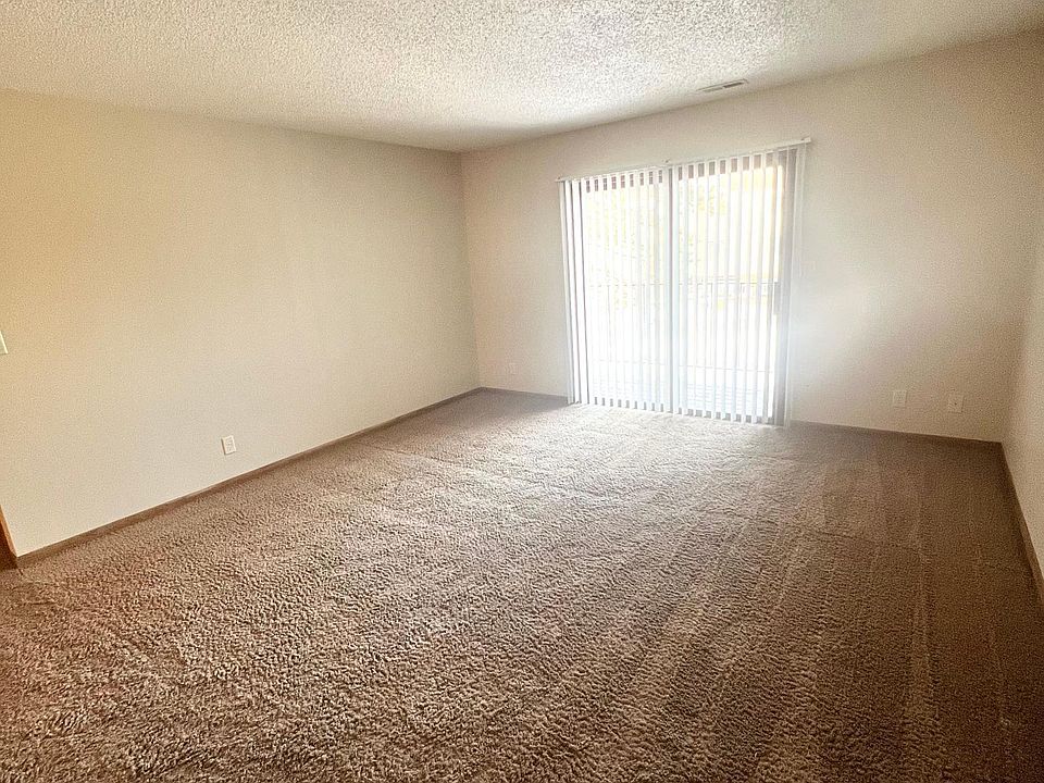 1st image of 10-5100 Emerald Dr #4