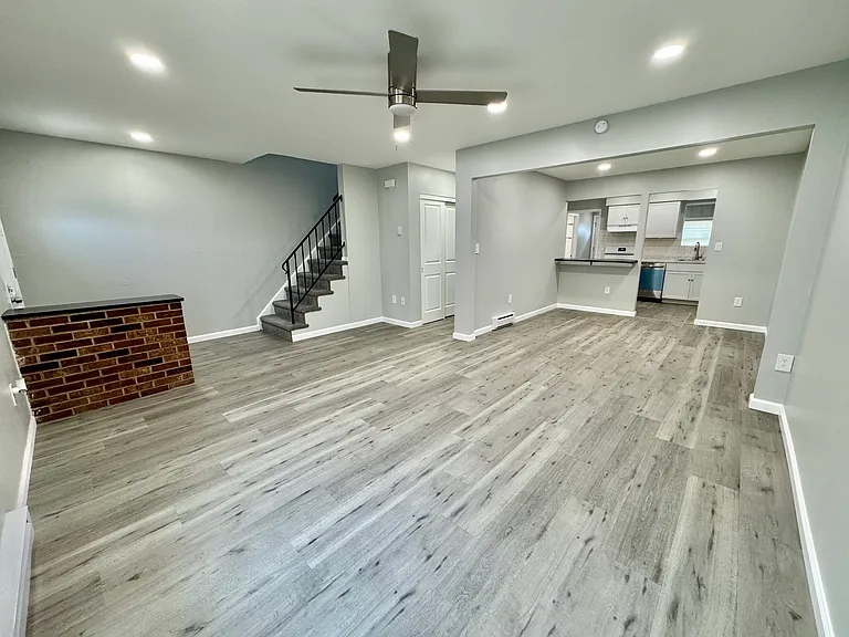2731 Diane Blvd — Photo 3