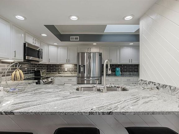 5th image of 808 Frederica St APT 2