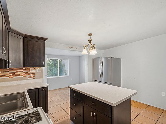 5th image of 1008 E Kentucky St