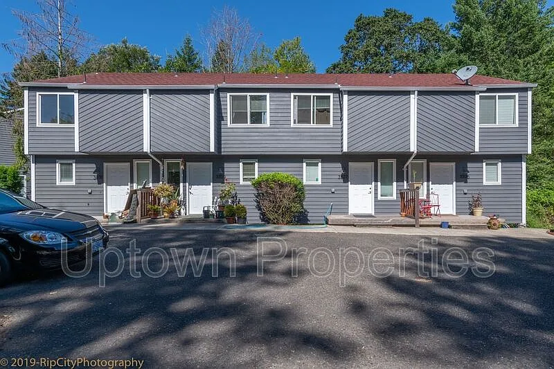 2 bed, 1.5 bath, 890 sqft, $1,595 — Photo 2