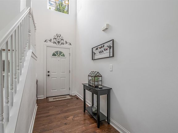 3rd image of 2544 Heritage Ct