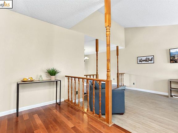 4th image of 2305 Cambridge Dr